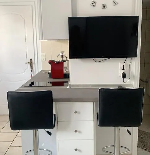 Dominik 2 * Скала