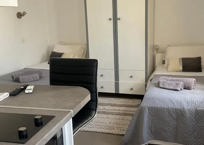 Dominik 2 * Скала