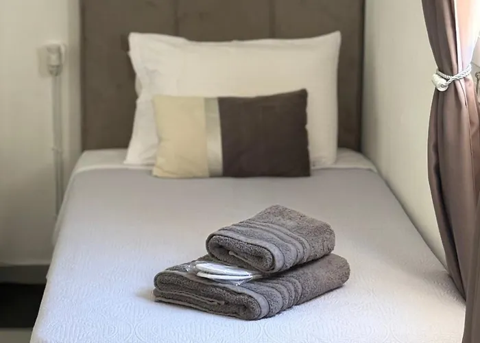 Dominik 2 * Скала